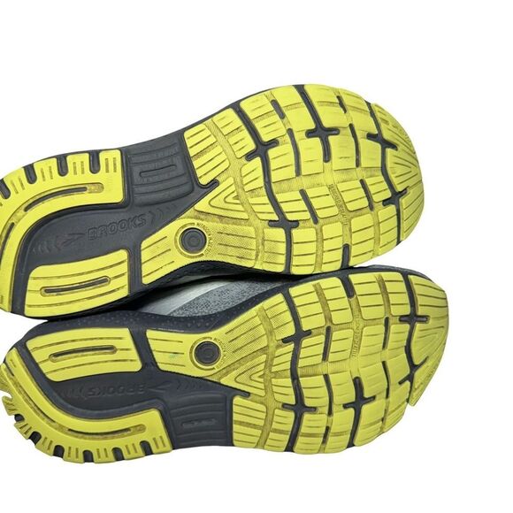 Brooks adrenaline 16 Gray Running Shoe with Yellow Accents size 11 2E